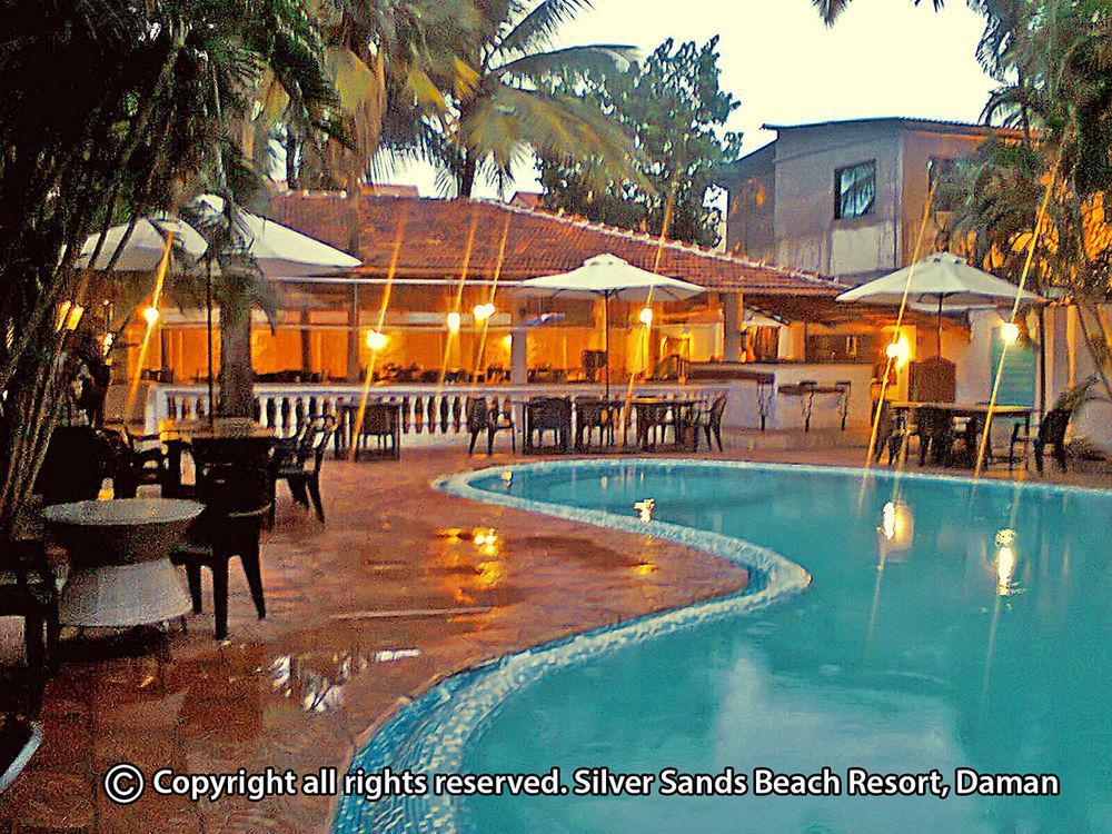Silver Sands Beach Resort Даман Екстериор снимка