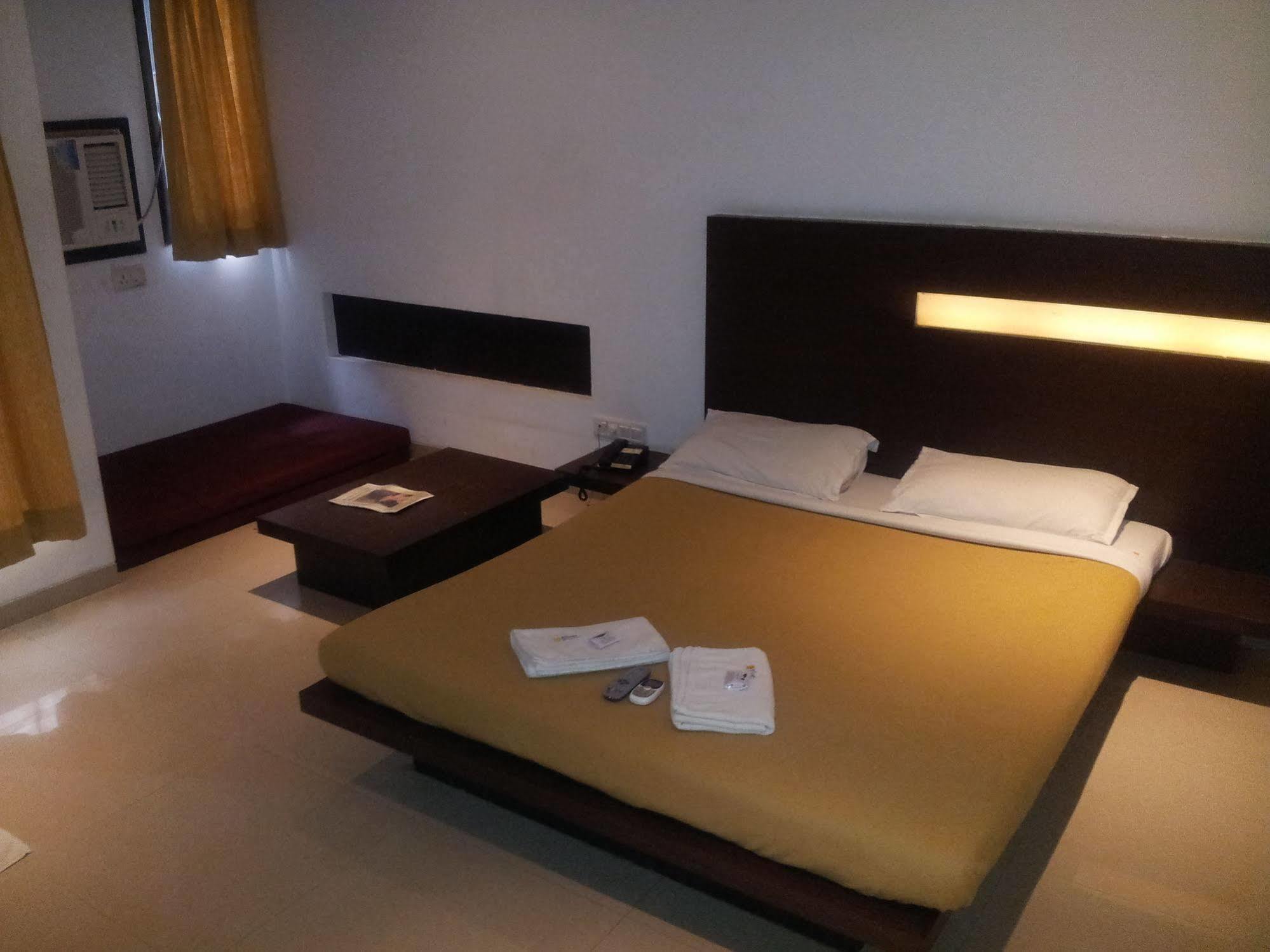 Silver Sands Beach Resort Даман Екстериор снимка