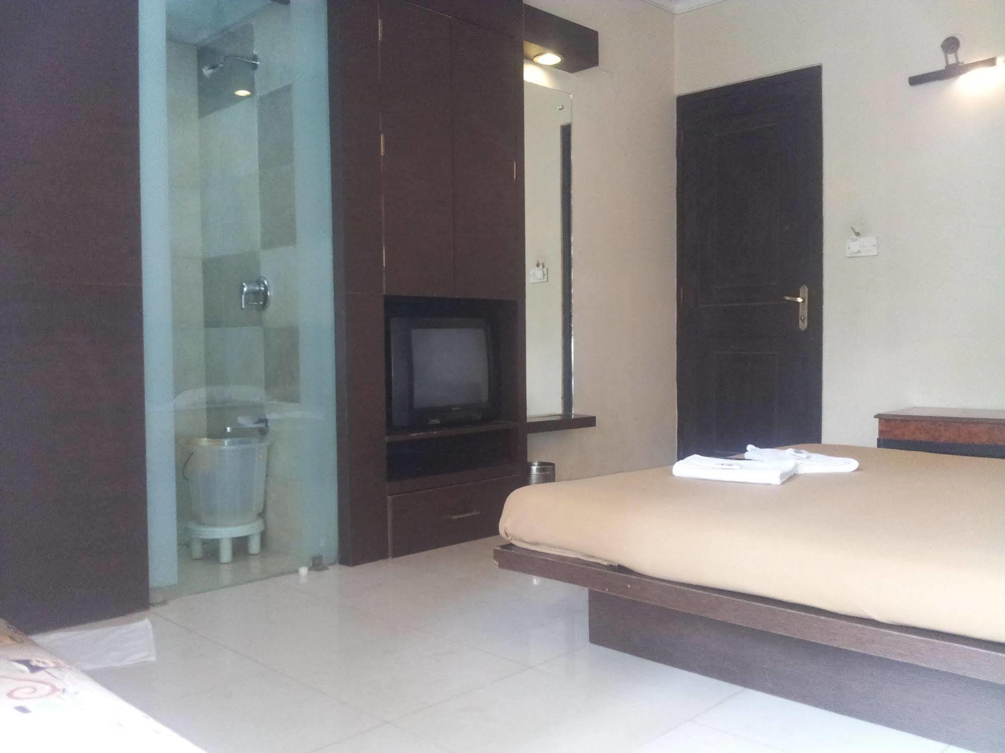 Silver Sands Beach Resort Даман Екстериор снимка